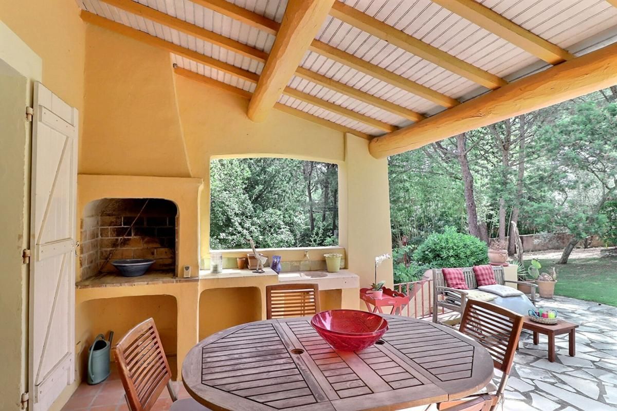 BANDOL Maison Bandol 5 pièce(s) - Piscine et terrain 3000 m2 3