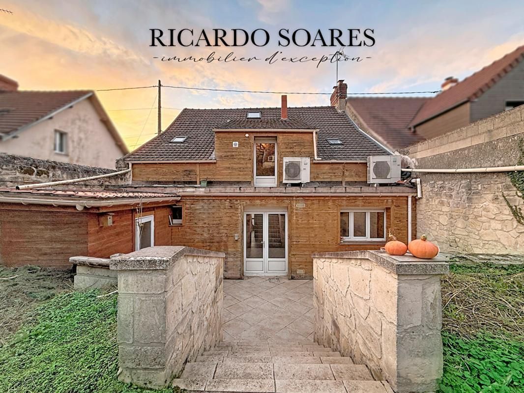 PONT-SAINTE-MAXENCE 60700 PONT-SAINTE-MAXENCE / MAISON DE VILLE AU CHARME ANCIEN 133m² / 4 CHAMBRES / TERRAIN 480m² / PARKING 4 VOITURES 1