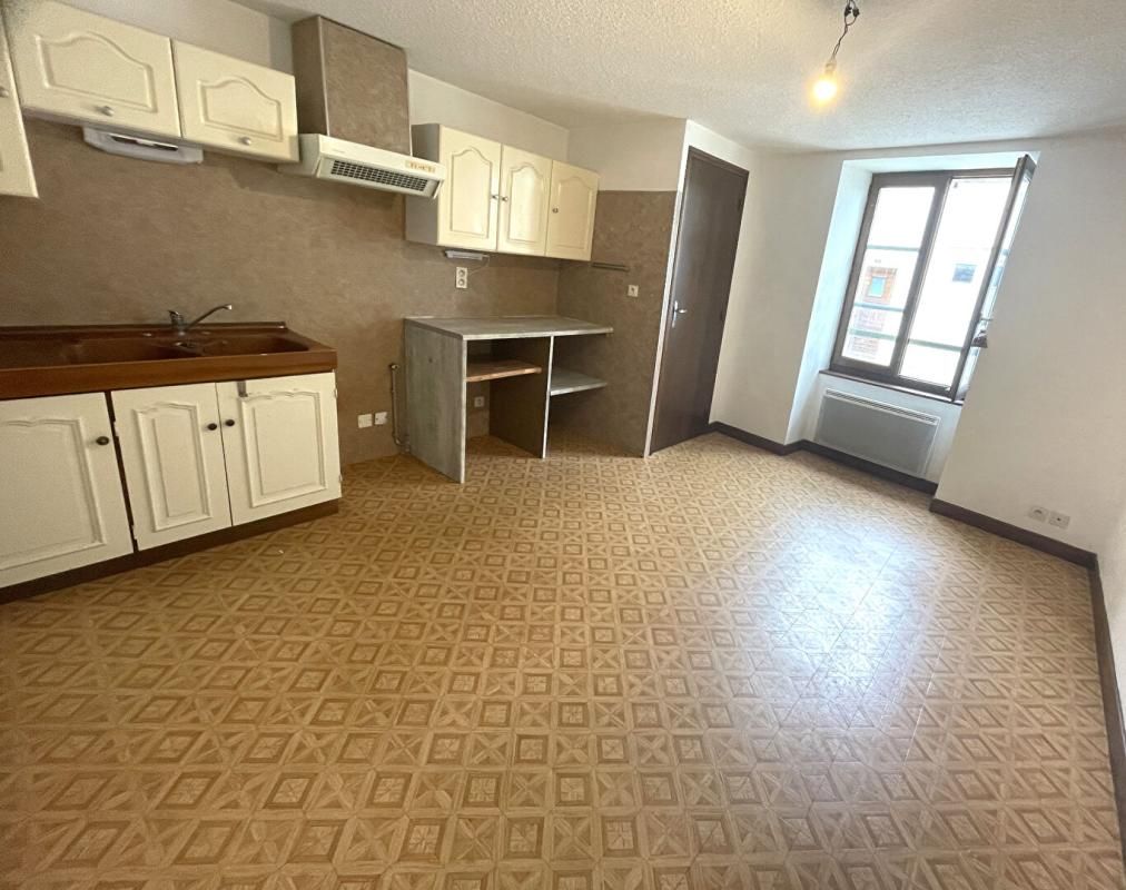 ARINTHOD À vendre - Maison de village au coeur d'Arinthod 2