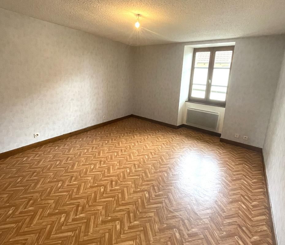 ARINTHOD À vendre - Maison de village au coeur d'Arinthod 4