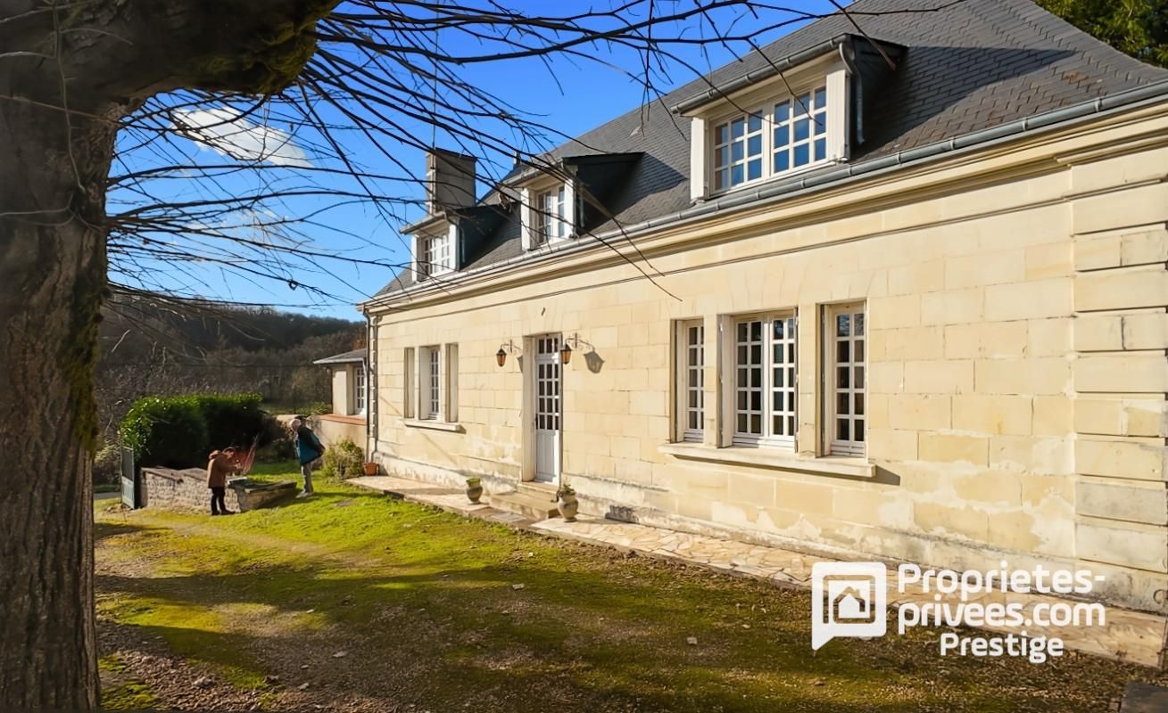 LUYNES Propriété de charme .Maison bourgeoise en tuffeau, dépendance XVII, parc paysager 3