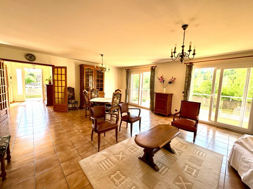 CREPY-EN-VALOIS Maison 7 pièce(s) 166 m2 3