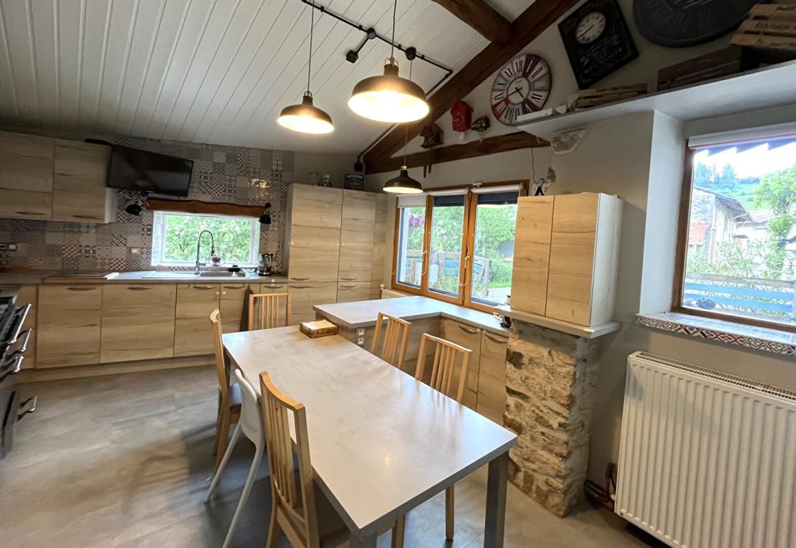 CHEMILLA Maison Saint Hymetiere Sur Valouse 9 pièce(s) 161 m2 4