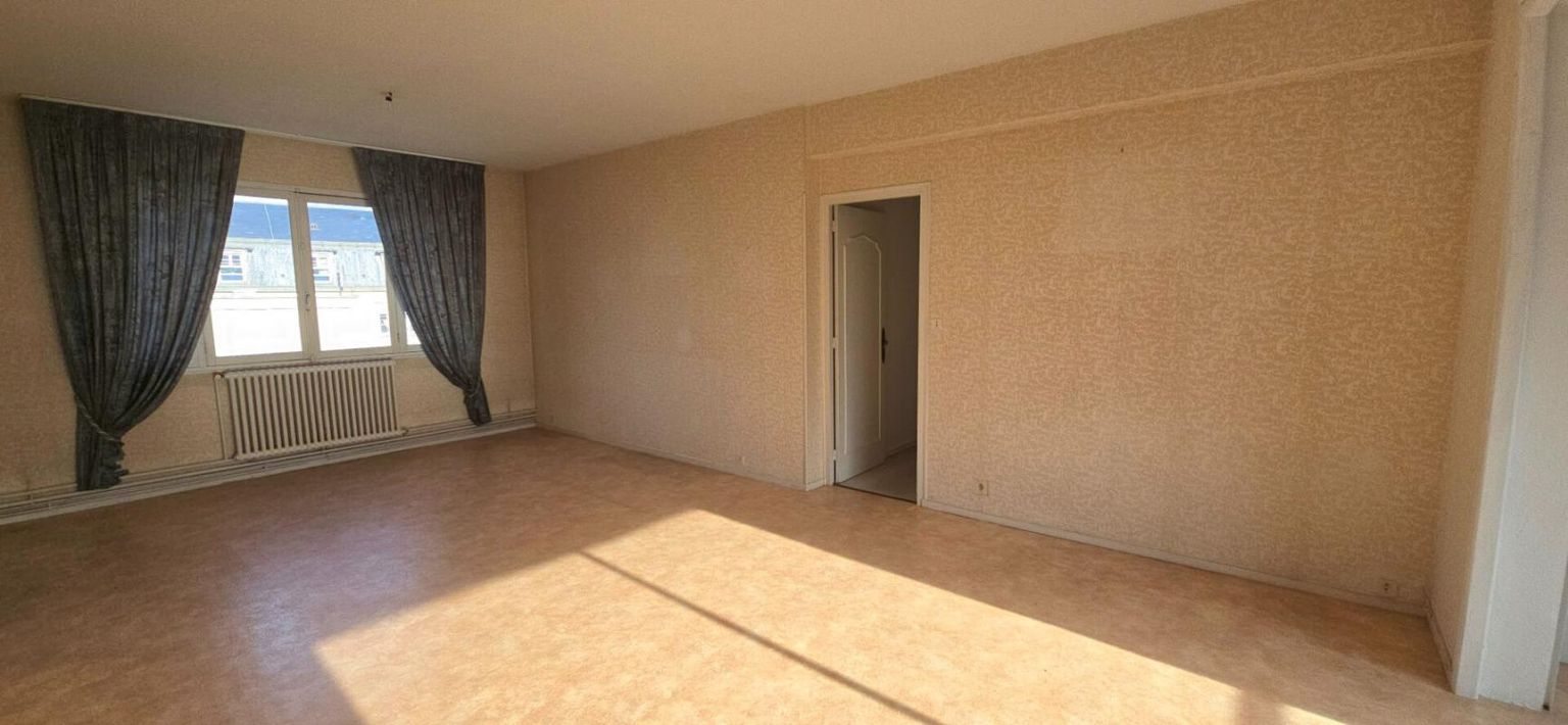 PERIGUEUX Appartement type 6, à rénover, situé au 4ème étage d'une copropriété avec cave et ascenseur 2
