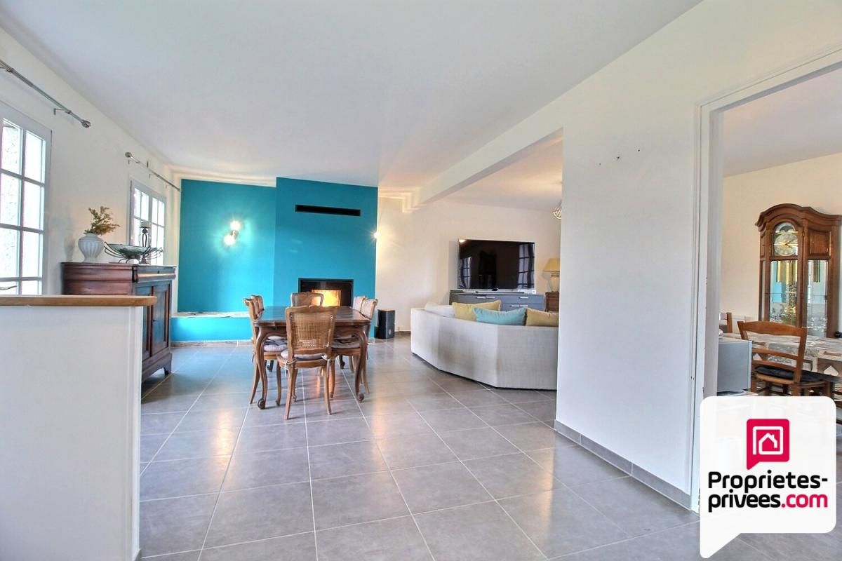 VILLEMANDEUR 1h15 de Paris - A VENDRE SPACIEUSE MAISON 8 PIECES, SOUS-SOL, PISCINE, TERRAIN 4350  m² 3