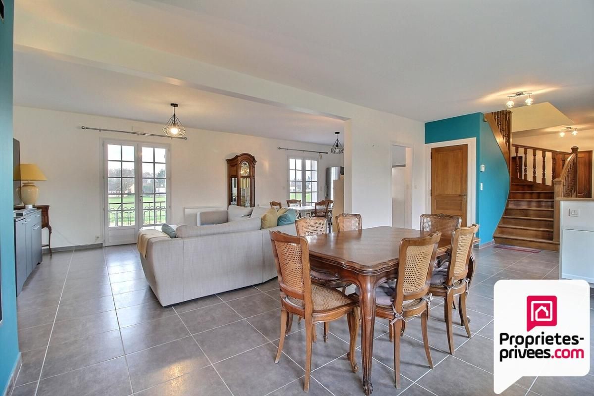 VILLEMANDEUR 1h15 de Paris - A VENDRE SPACIEUSE MAISON 8 PIECES, SOUS-SOL, PISCINE, TERRAIN 4350  m² 4