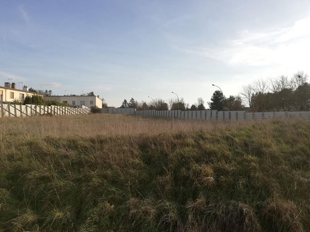 AMIENS À VENDRE - Terrain constructible de 1 970 m² - Secteur Amiens 2