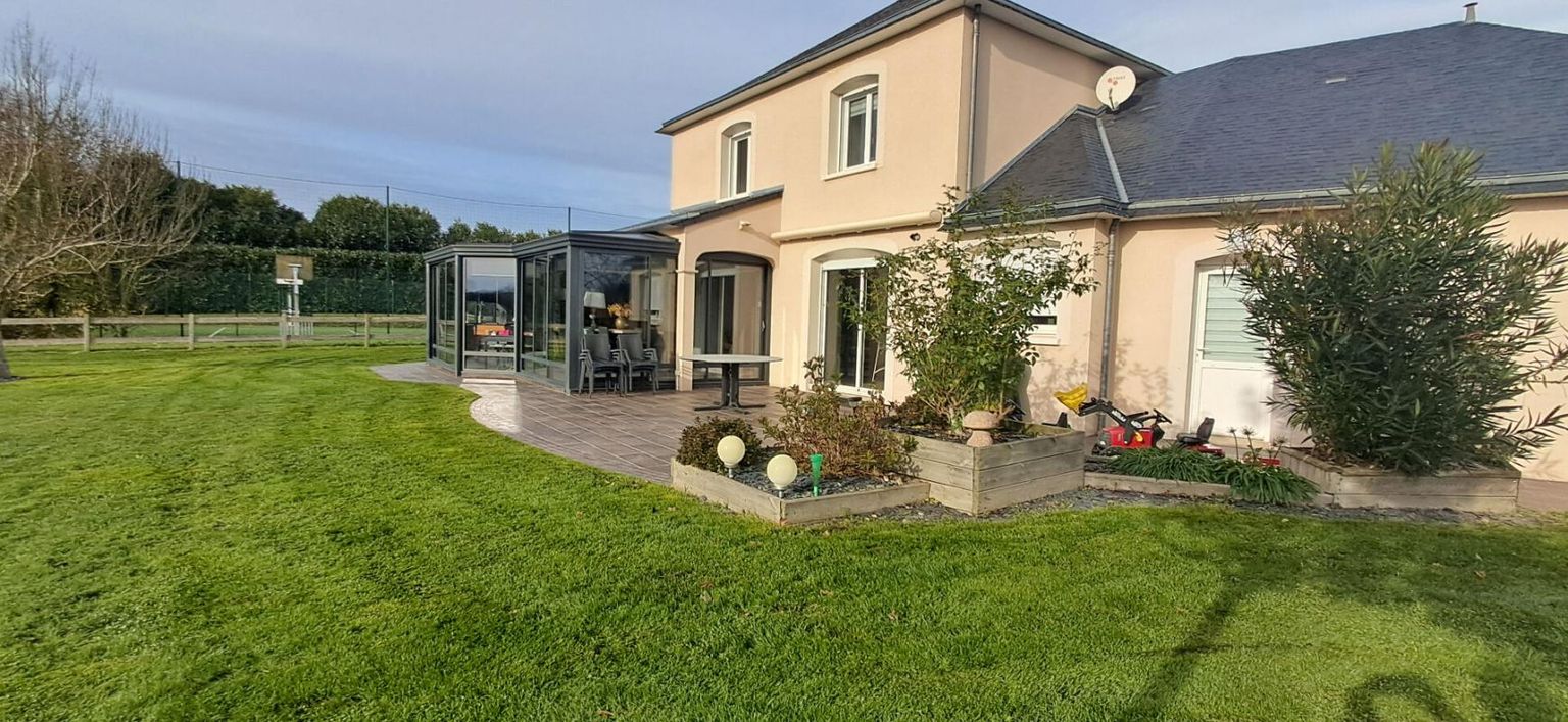 LE BURET Maison Le Buret 8 pièce(s) 189.55 m2 à 20 km de LAVAL-CHATEAU-GONTIER OU SABLE 2