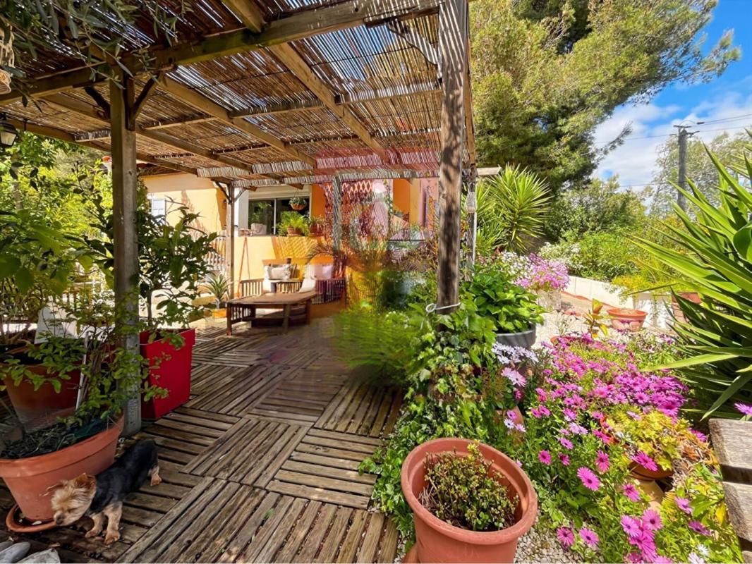 CARROS CARROS - MAISON À VENDRE -  80 m2 habitable + Terrain constructible de + de 2000 m2 2