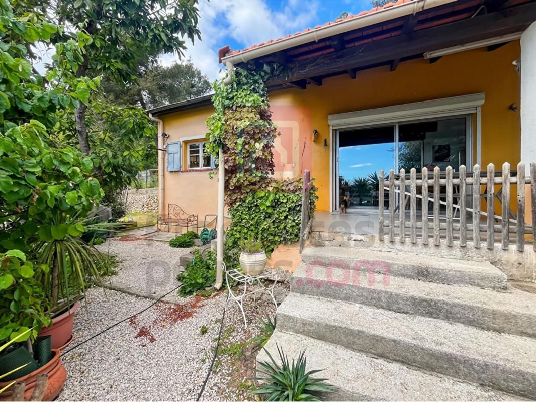 CARROS CARROS - MAISON À VENDRE -  80 m2 habitable + Terrain constructible de + de 2000 m2 3