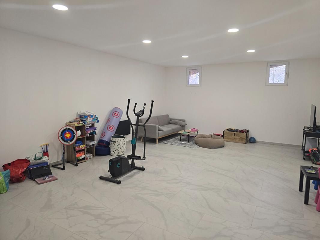 SORGUES Maison  6 pièce(s) 450 m2 4