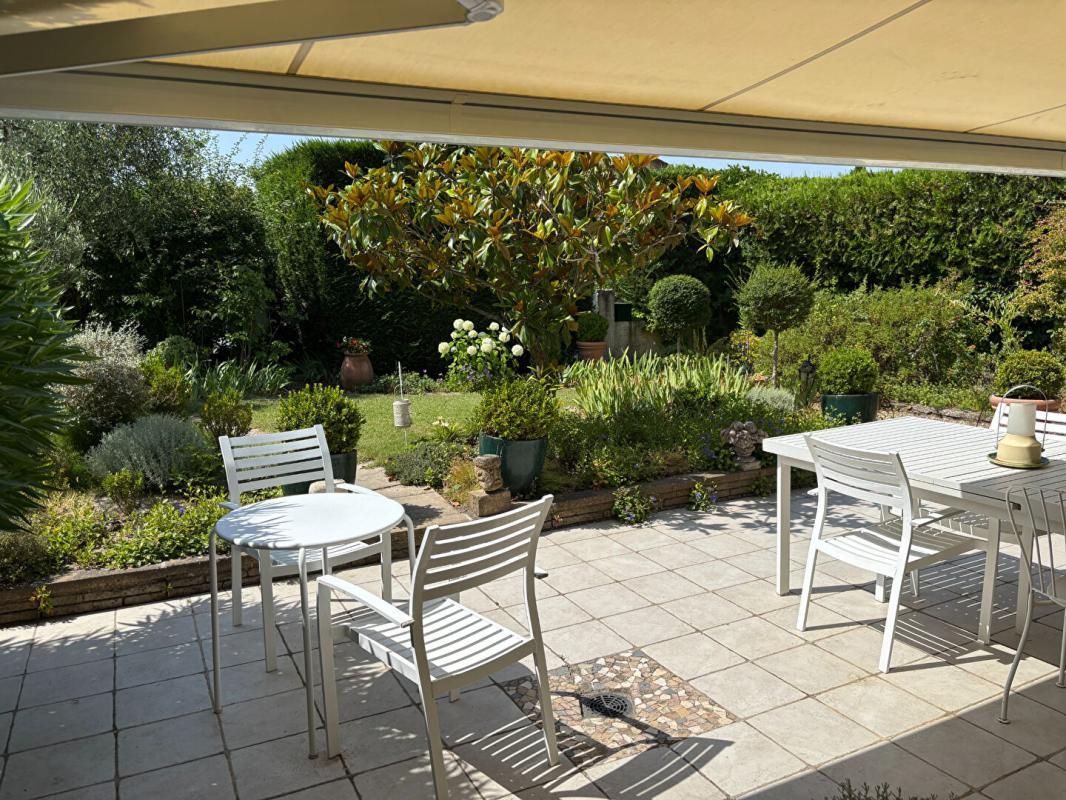 UZES Villa Uzes, magnifique jardin et piscine 2