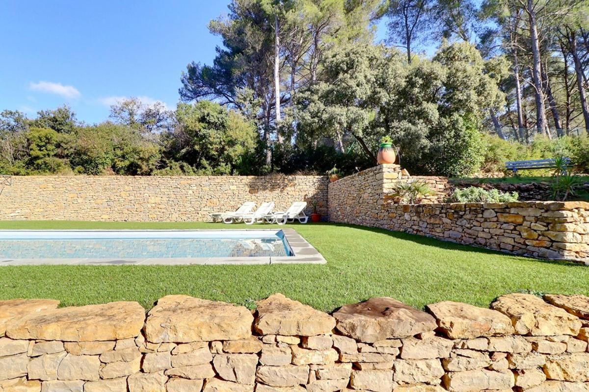 LE BEAUSSET Maison Le Beausset 6 pièces avec piscine sur une parcelle de 5050 m2 2