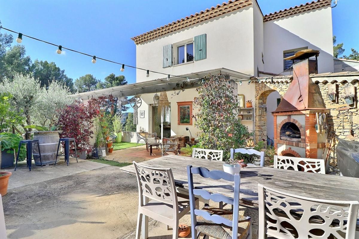 LE BEAUSSET Maison Le Beausset 6 pièces avec piscine sur une parcelle de 5050 m2 4