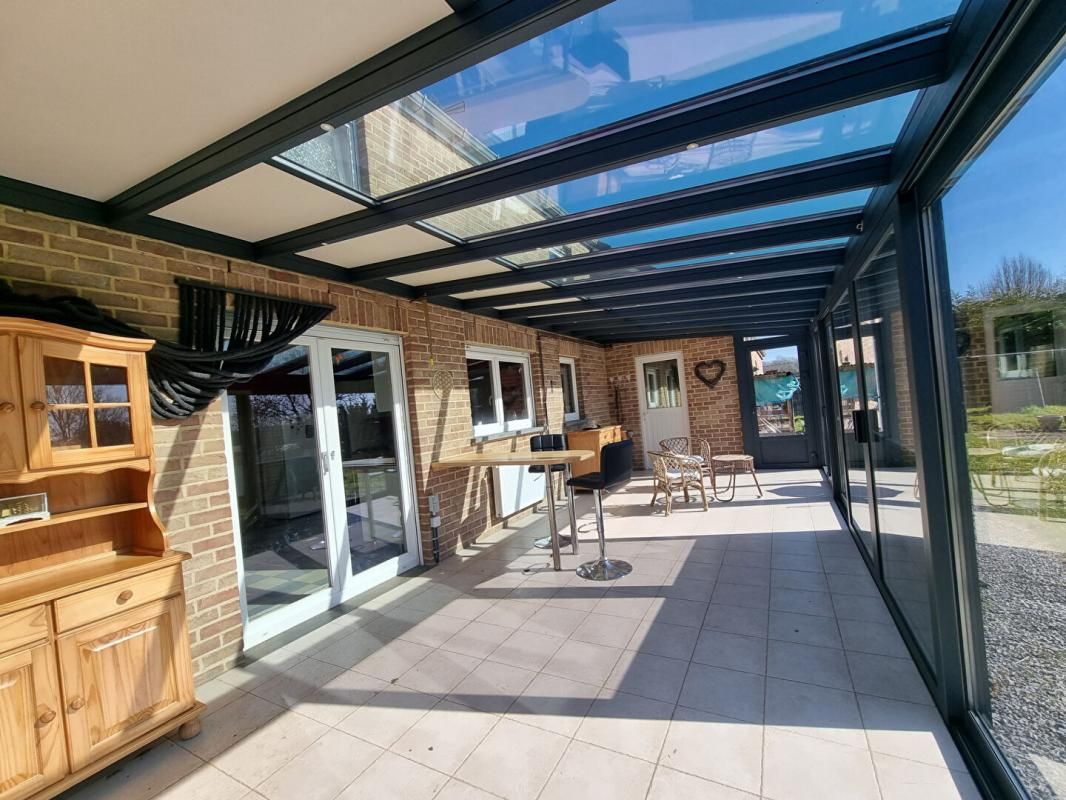 NEUVILLE-LEZ-BEAULIEU Maison Neuville Lez Beaulieu 8 pièce(s) 202 m2 2