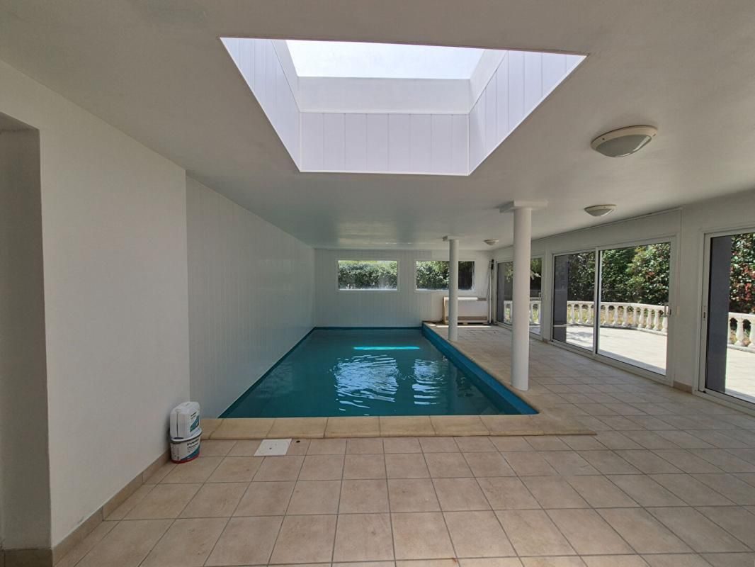 TRES BELLE MAISON ARCHITECTURALE de 180 m2 - 7 pièces-  dans le Morbihan (7 min de Lorient - 5 min de Lanester)