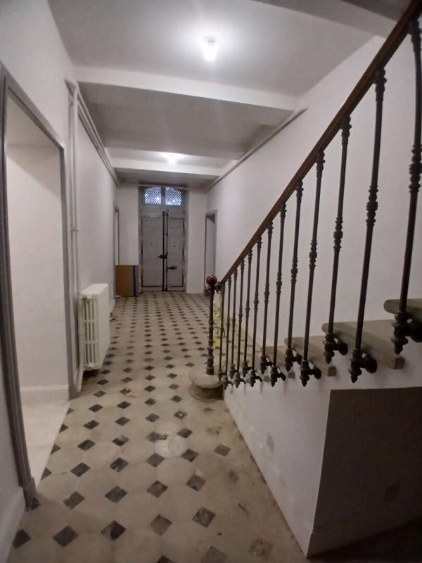 BEZIERS Maison Béziers 10 pièces 347 m2. Grand salon salle à manger 7 chambres, parc 4