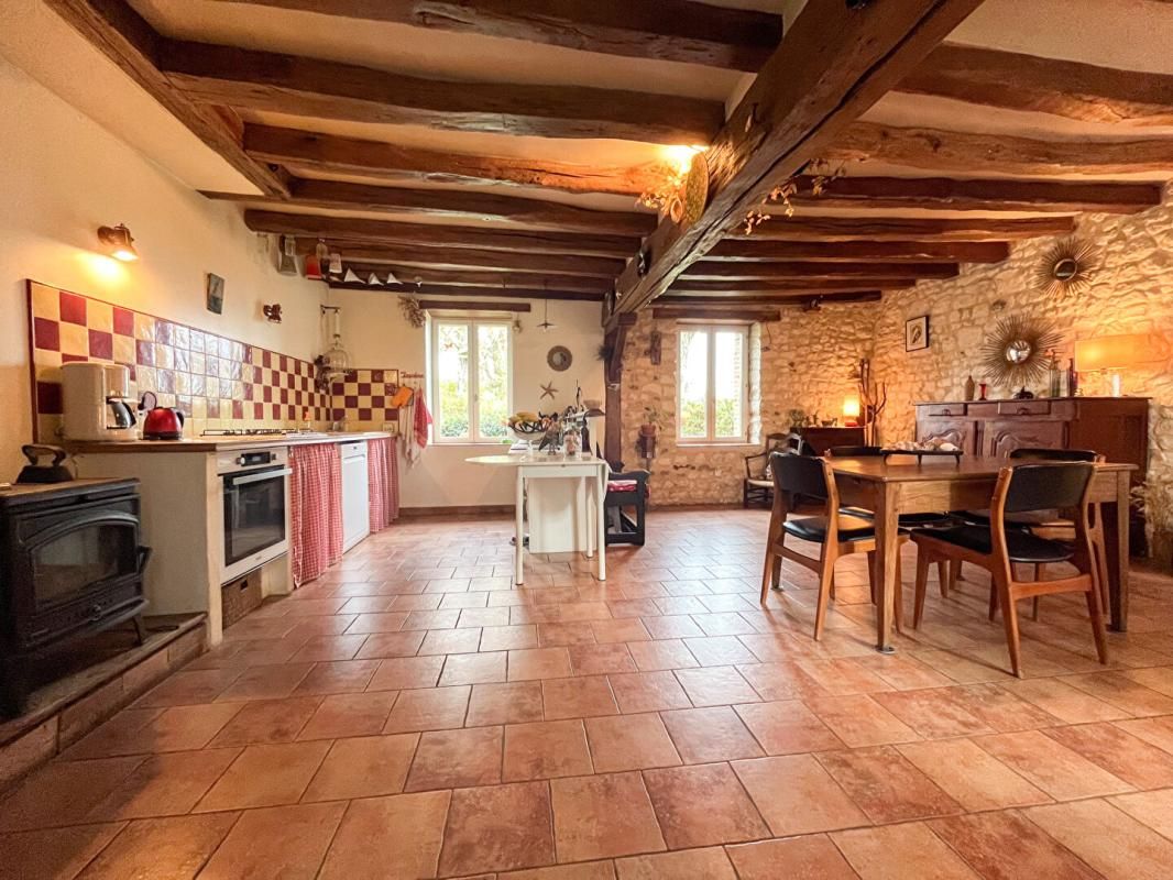 JEU-MALOCHES Maison Jeu Maloches 5 pièce(s) 120 m2 2