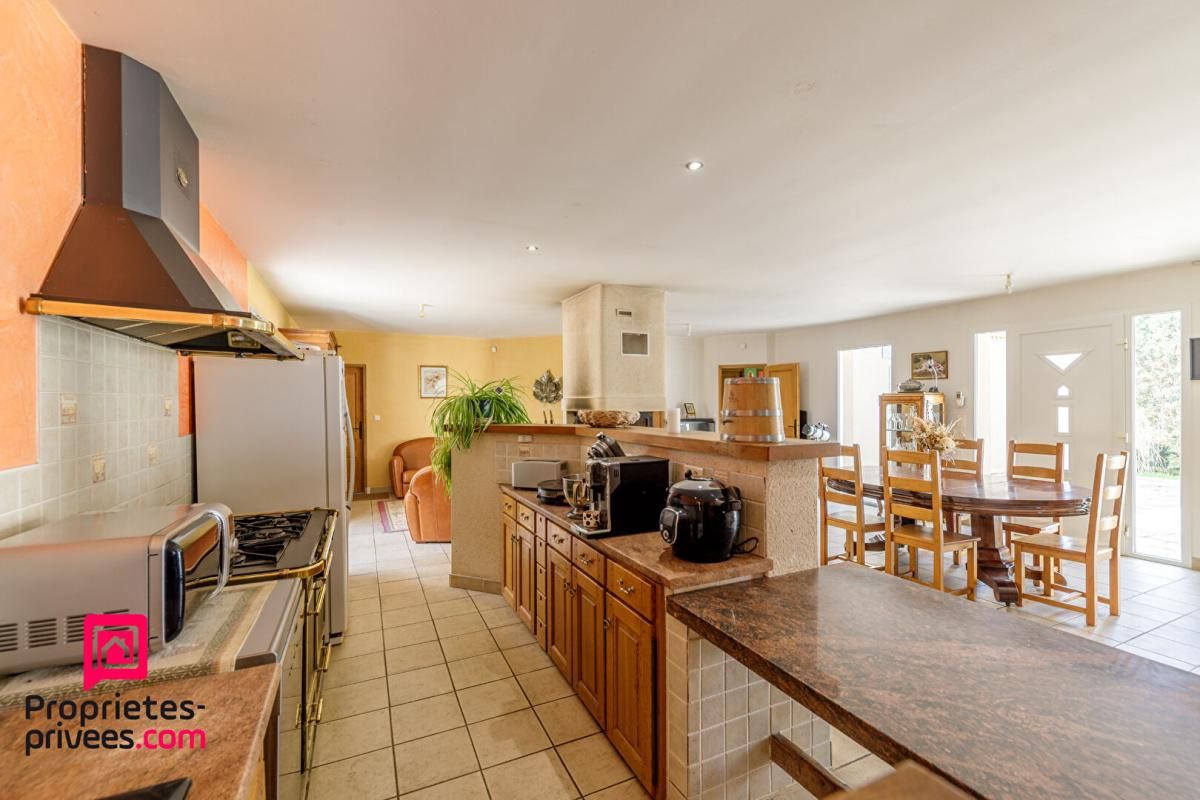 LE DORAT Maison Le Dorat 8 pièce(s) 250 m2 2