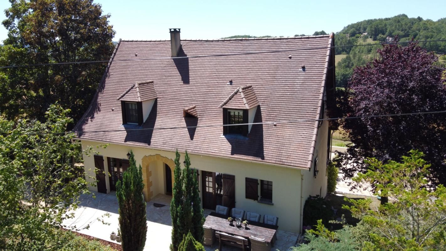 SAINT-CHAMASSY Maison avec 5 chambres et une piscine à débordement 2