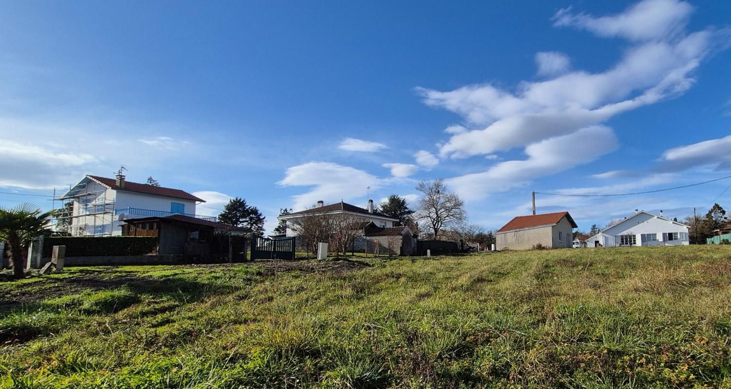 SALIES-DE-BEARN Terrain viabilisé et prêt à bâtir à Salies de Béarn 850 m2 2