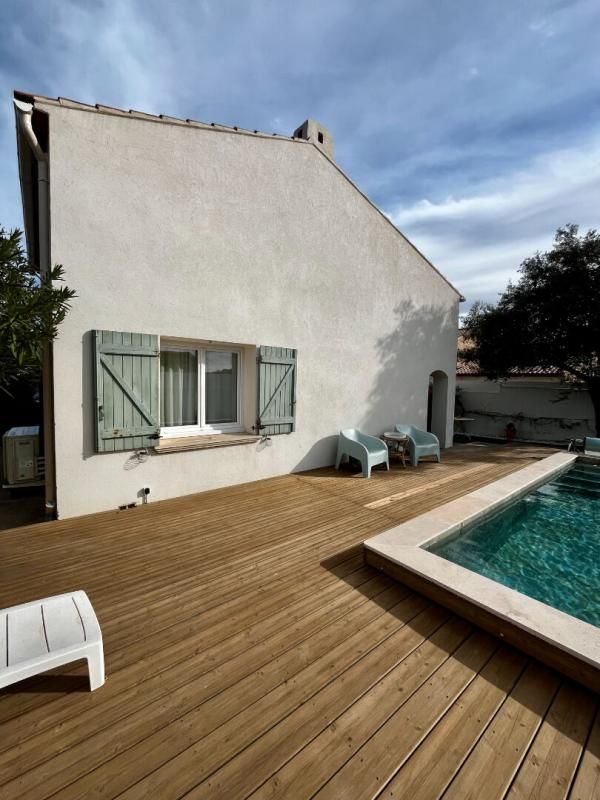 SANARY-SUR-MER Sanary-sur-Mer - Villa rénovée de 109 m² sur terrain de 600 m²  699 000 euros 1