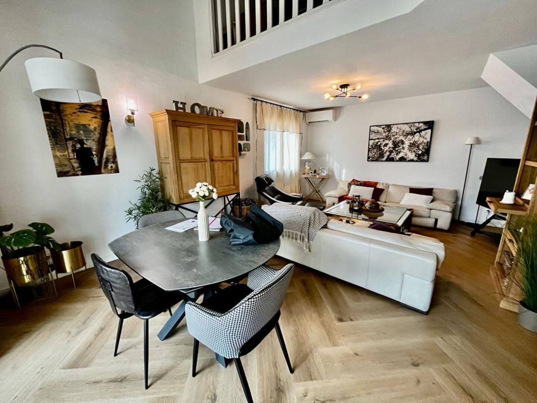 SANARY-SUR-MER Sanary-sur-Mer - Villa rénovée de 109 m² sur terrain de 600 m²  699 000 euros 3