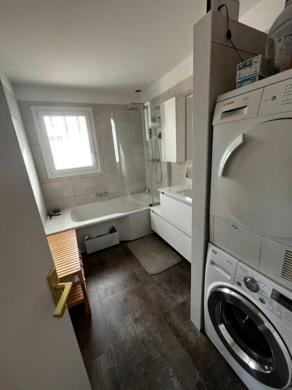 SANARY-SUR-MER Sanary-sur-Mer - Villa rénovée de 109 m² sur terrain de 600 m²  699 000 euros 4