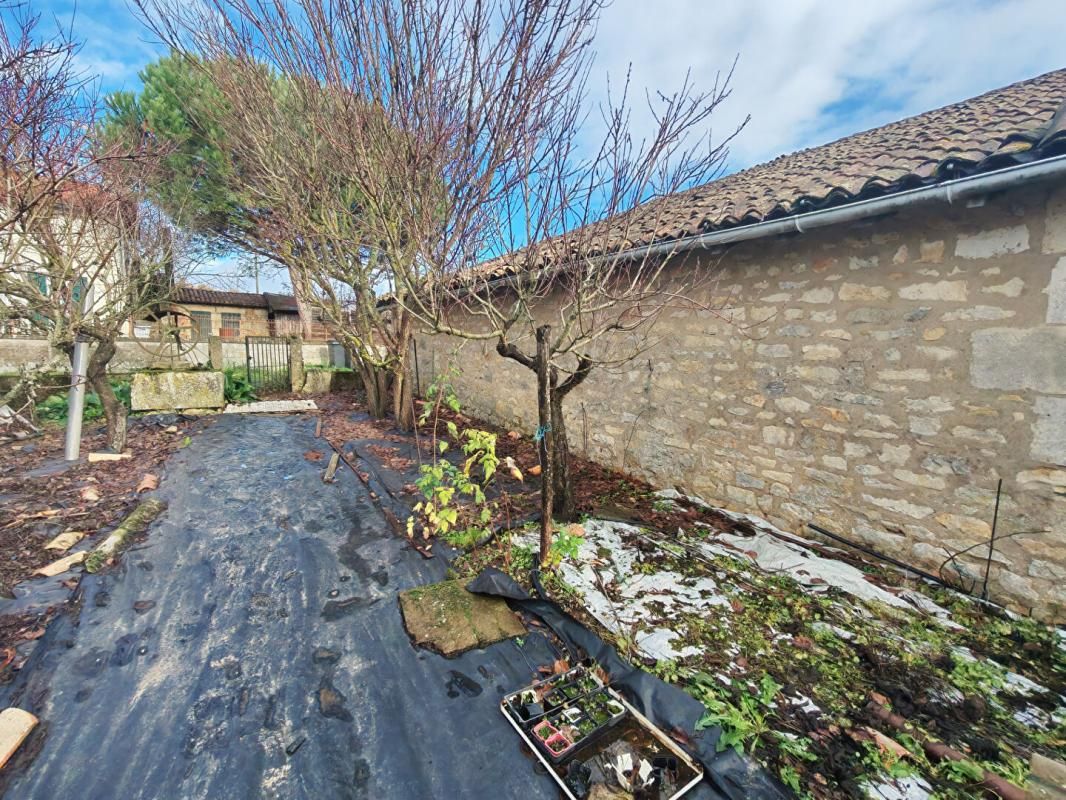 LAVOUX Corps de ferme Lavoux 3 pièce(s) 169 m2 3