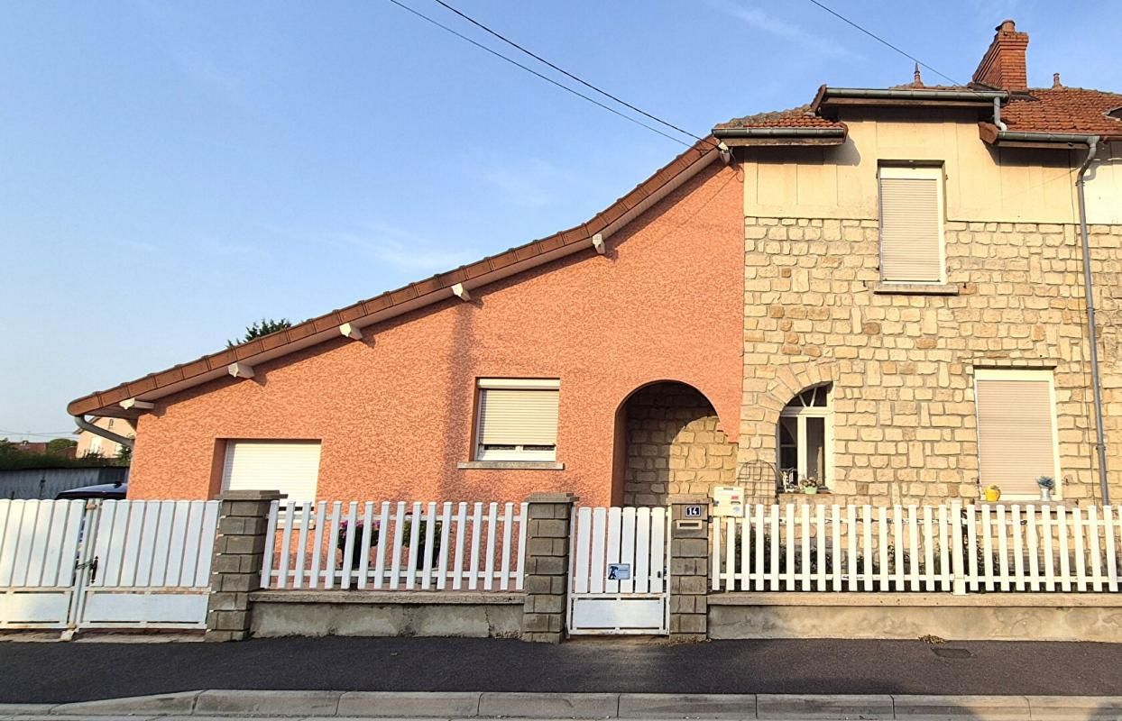SAINT-DIZIER Belle Maison en Pierre ou de Caractère de 115 m² Rénovée avec Goût avec sa Cour sécurisée, Terrasse, Cave à vin, Grand Garage avec Porte motorisée et Terrain clos, arborés et Paysagers de 793 m² 1