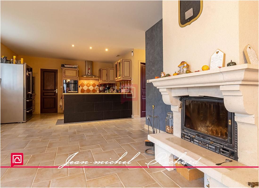 BILLY Maison Billy 7 pièce(s) 165 m2 2