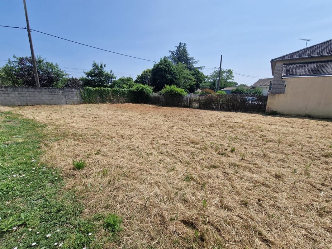 VOUNEUIL-SOUS-BIARD Terrain Vouneuil Sous Biard 550 m2 2