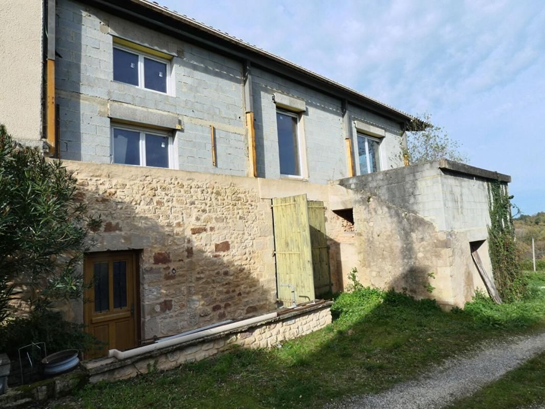 NAILHAC Maison A RENOVER 4 pièce(s) 130 m2 / terrain 1500m² 2