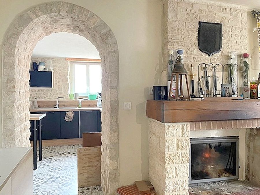 SAINT-JEAN-DE-LIVERSAY Maison en pierre avec 2 logements 220 m2 entièrement rénovée 6 chambres, centre village 4