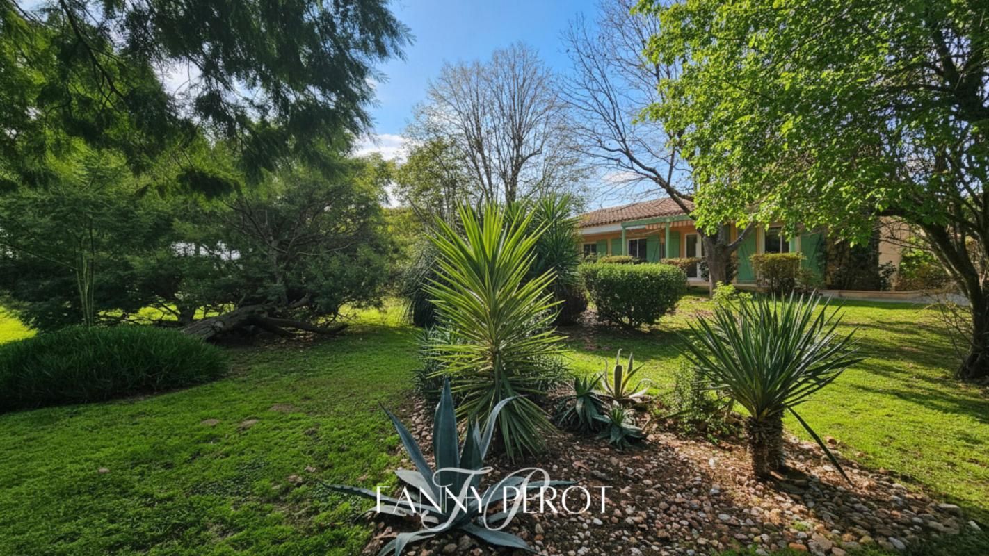 SAINT-CYPRIEN Mas de plain pied de 220m² avec 2 appartements indépendants à Saint-Cyprien 3