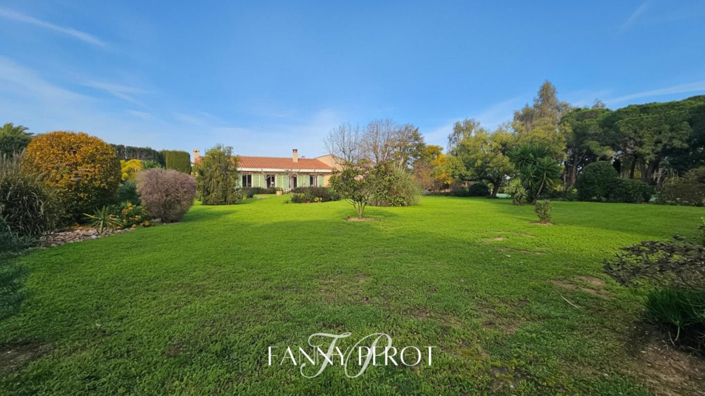 SAINT-CYPRIEN Mas de plain pied de 220m² avec 2 appartements indépendants à Saint-Cyprien 4