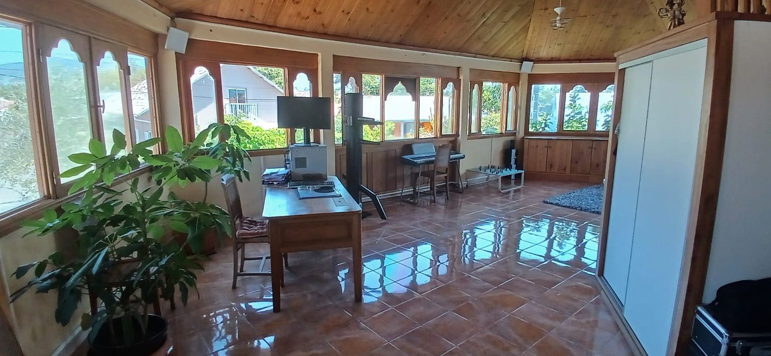 SAINT-ANDRE "Superbe villa spacieuse et lumineuse de 350 m² dans un quartier résidentiel de Ravine Creuse Saint André 1