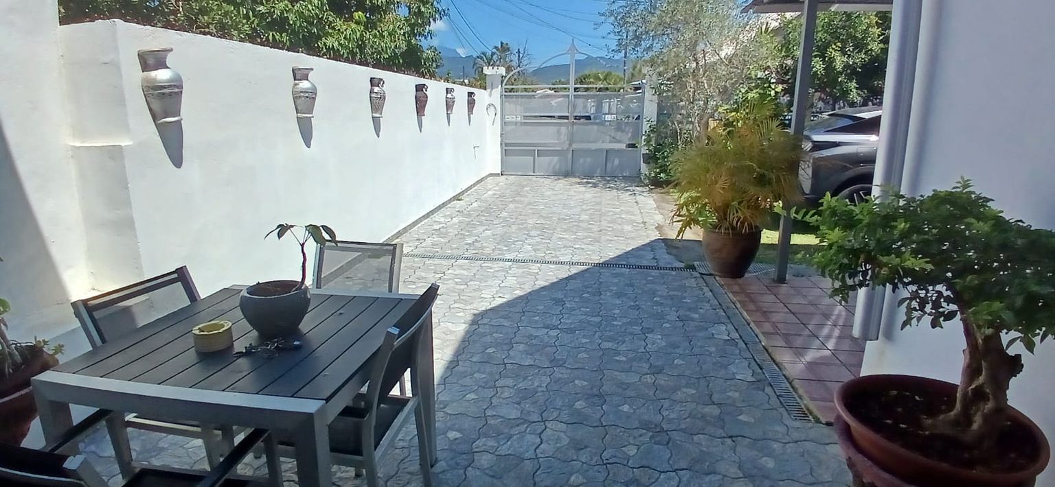 SAINT-ANDRE "Superbe villa spacieuse et lumineuse de 350 m² dans un quartier résidentiel de Ravine Creuse Saint André 4