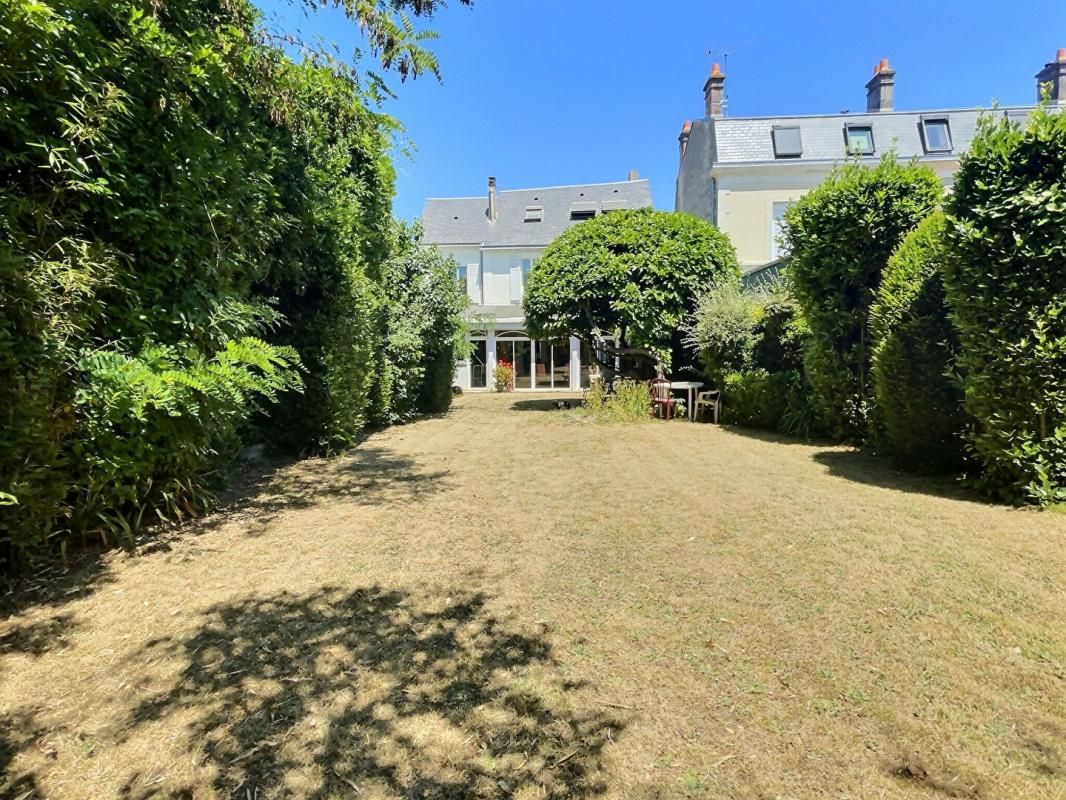 NIORT - 79000 - Niort - Maison de Charme 9 pièce(s) 215 m2- Av. De Limoges - 4