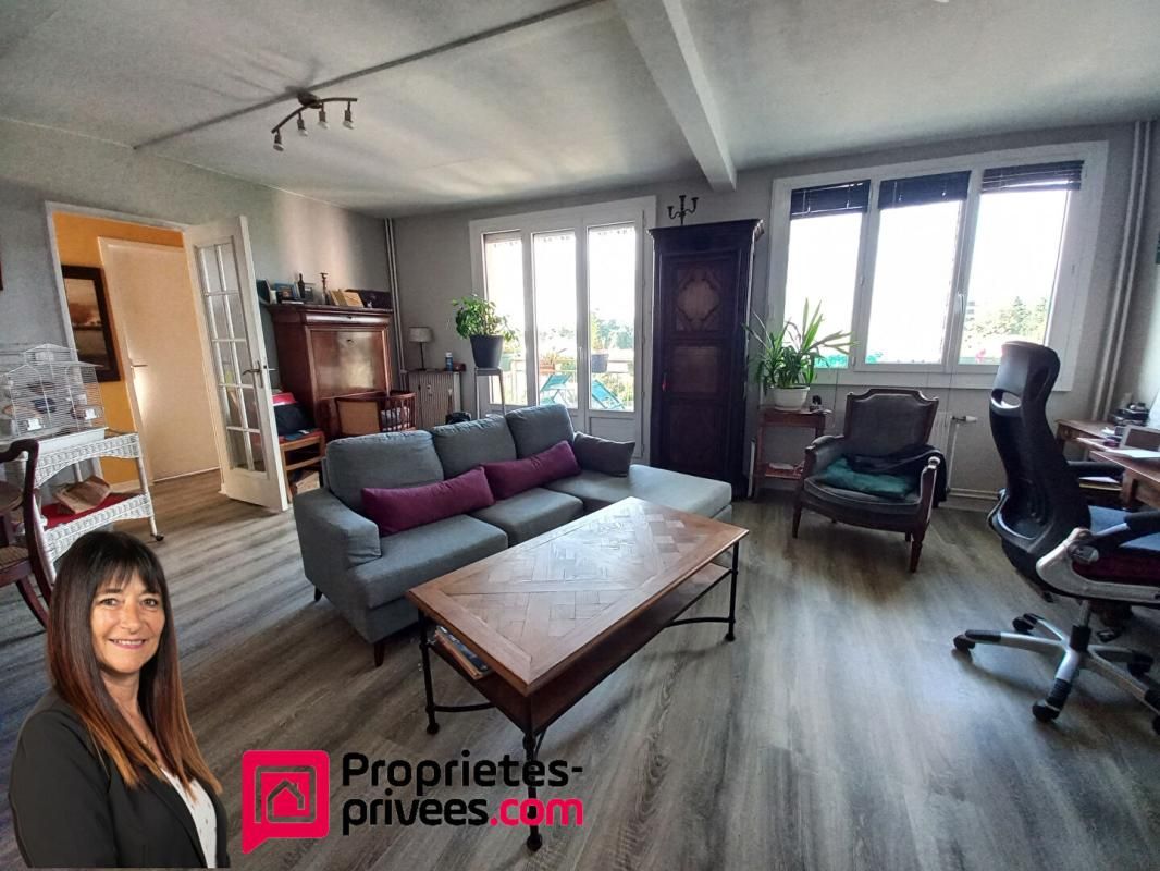 RIORGES Riorges T2 bis avec vue dégagée, balcons et garage 3