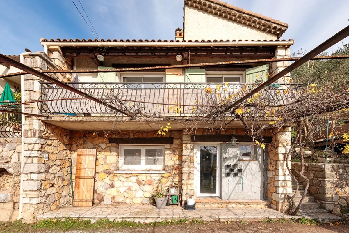 Charmante maison Bagnols En Foret avec une superbe vue