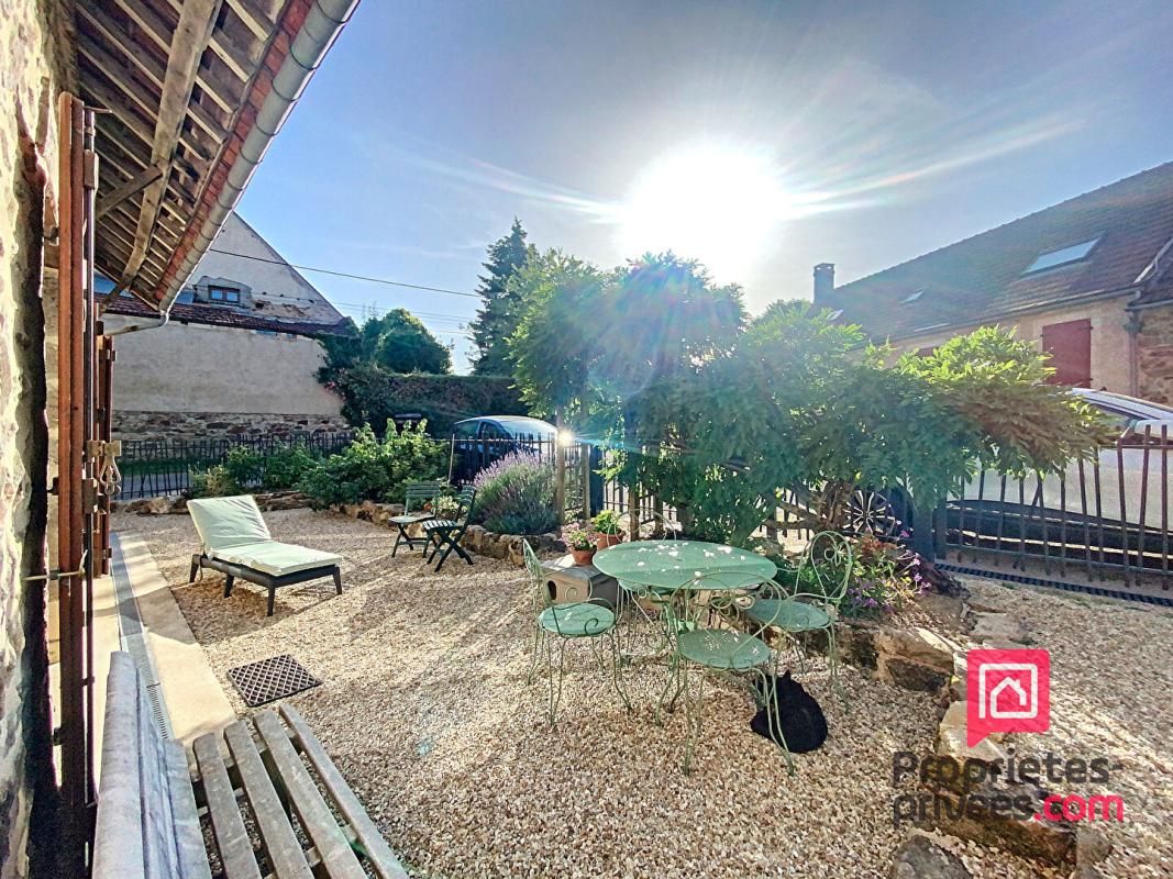 SAINT-BRANCHER Maison avec cour Saint Brancher Morvan 4