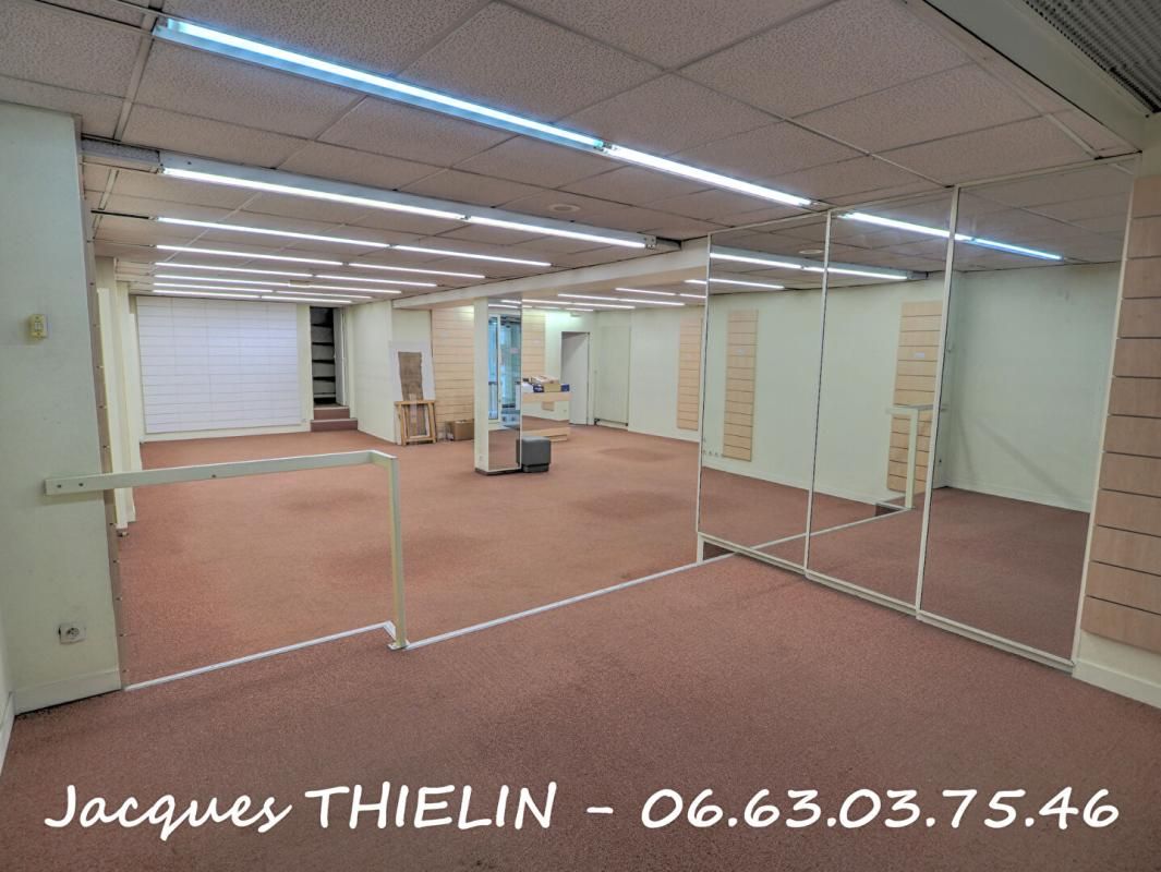 LONGUE-JUMELLES IMMEUBLE A RENOVER EN COEUR DE VILLE !!! 4