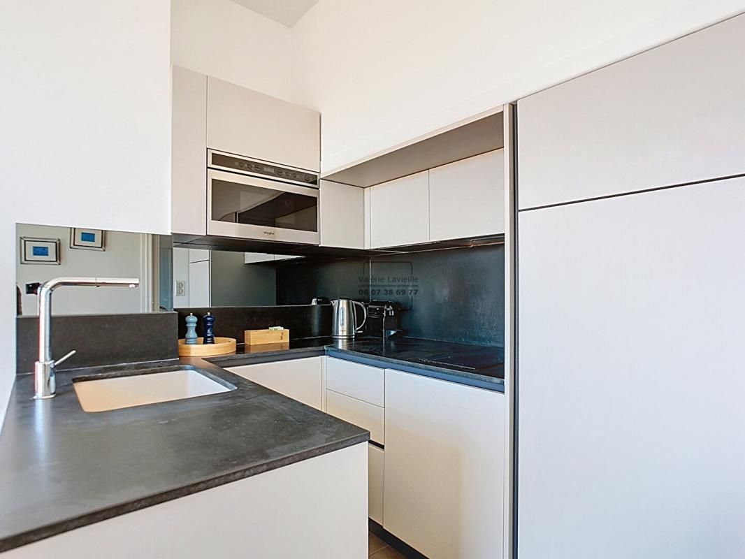 MARSEILLE-2E-ARRONDISSEMENT MARSEILLE (13002) - Vieux Port - Exclusivité - Type 2 - Dernier étage - Vue Imprenable 4