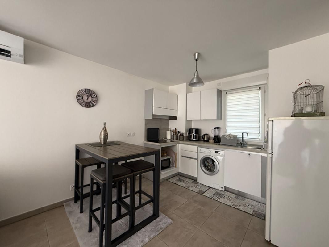 LE LAVANDOU Charmant T2 récent au coeur du Lavandou, dernier étage avec balcon 2