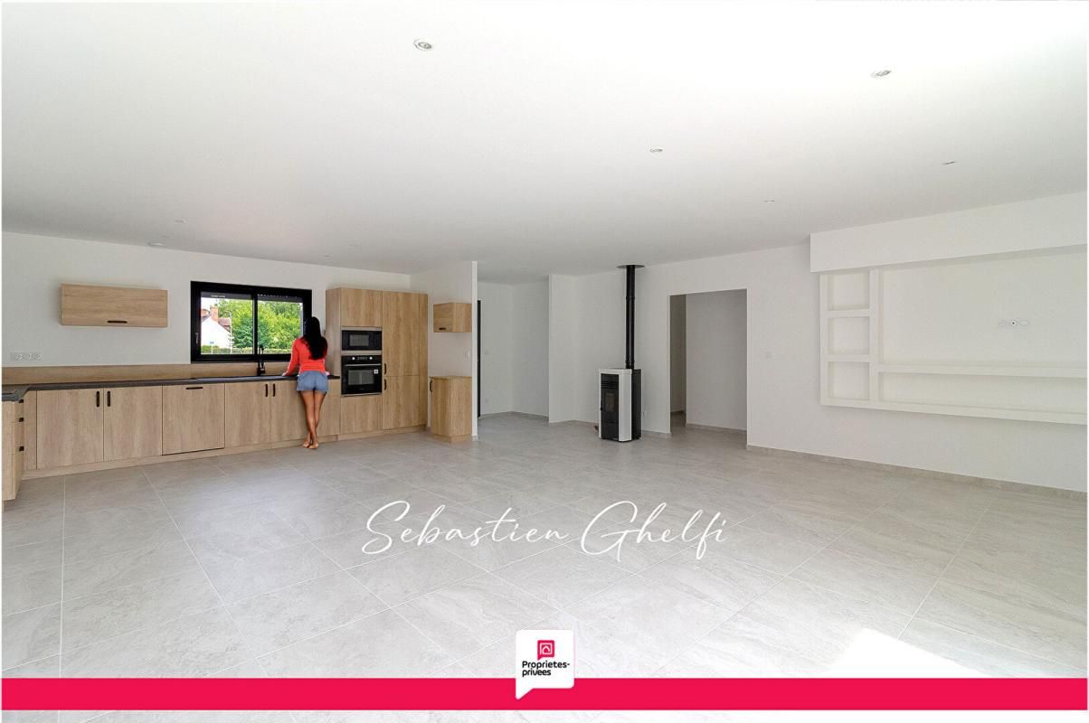 CONTRES maison de plain-pied-grande pièce de vie-3 chambres dont 1 suite-grand garage- 4