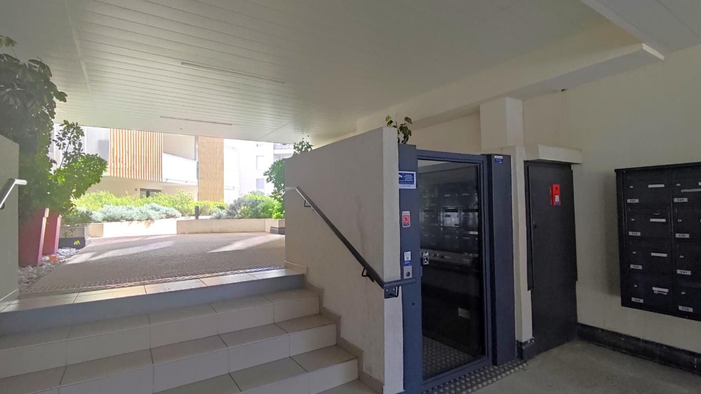 NIMES Appartement T3 avec terrasse et parking 2