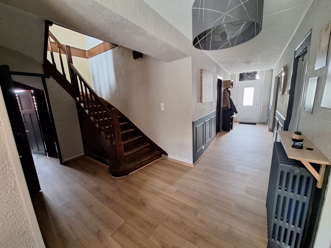 MONTCEAU-LES-MINES Maison Montceau Les Mines 5 pièce(s) 197 m2 3