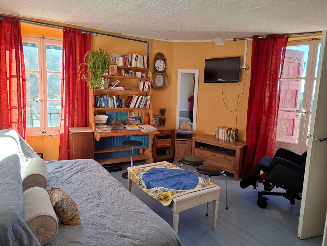 MAISON DE VILLAGE 179 M² AVEC BALCONS AUX CHAMBRES 130000 AUREL 84390