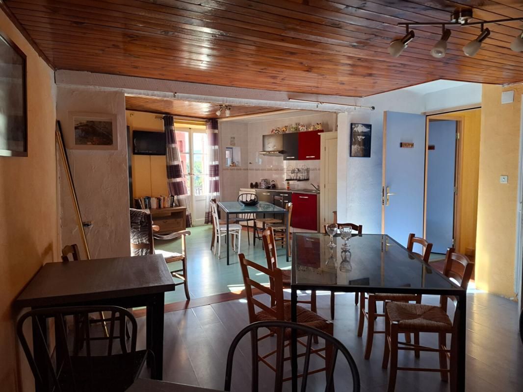 AUREL MAISON DE VILLAGE  179 M² AVEC BALCONS AUX CHAMBRES  130000  AUREL 84390 2